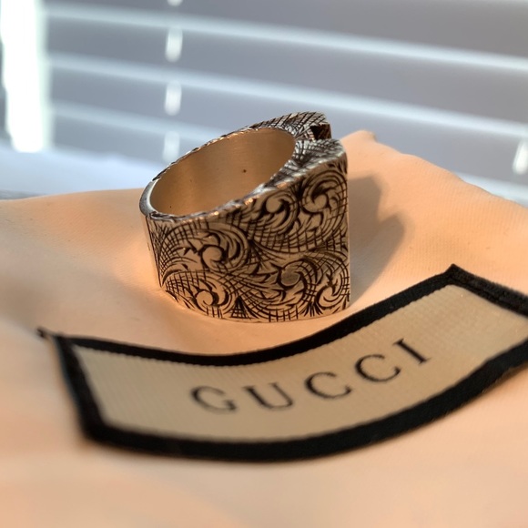 gucci initial ring gold